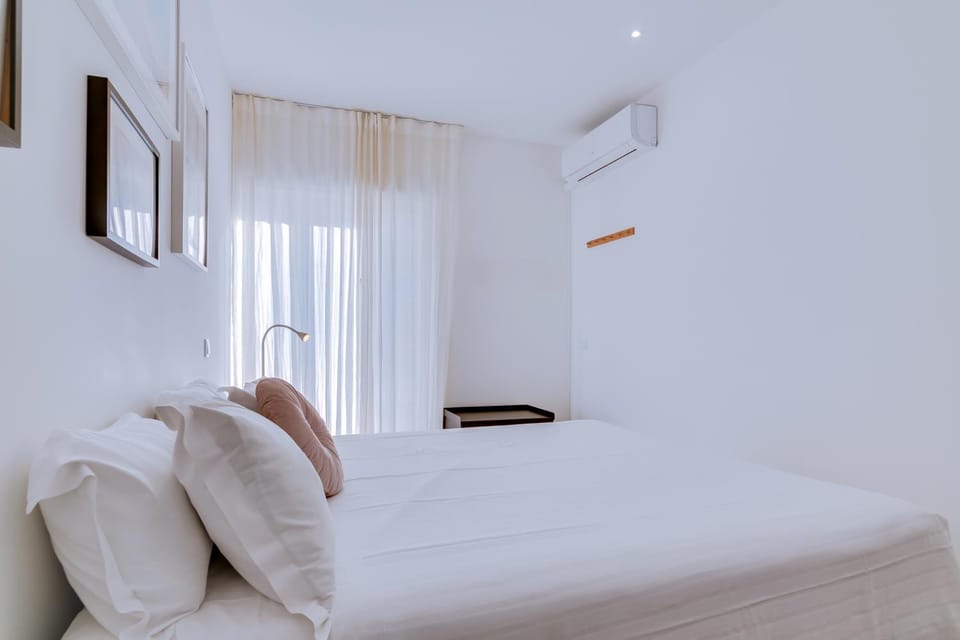 Bed, Bedroom, air conditioner