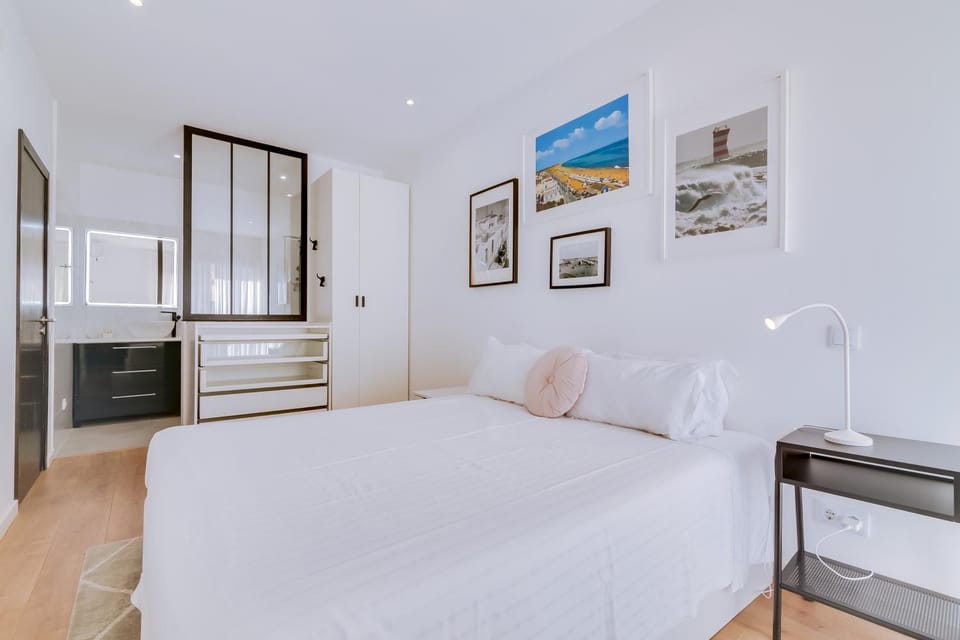 Bed, Bathroom, Bedroom, air conditioner