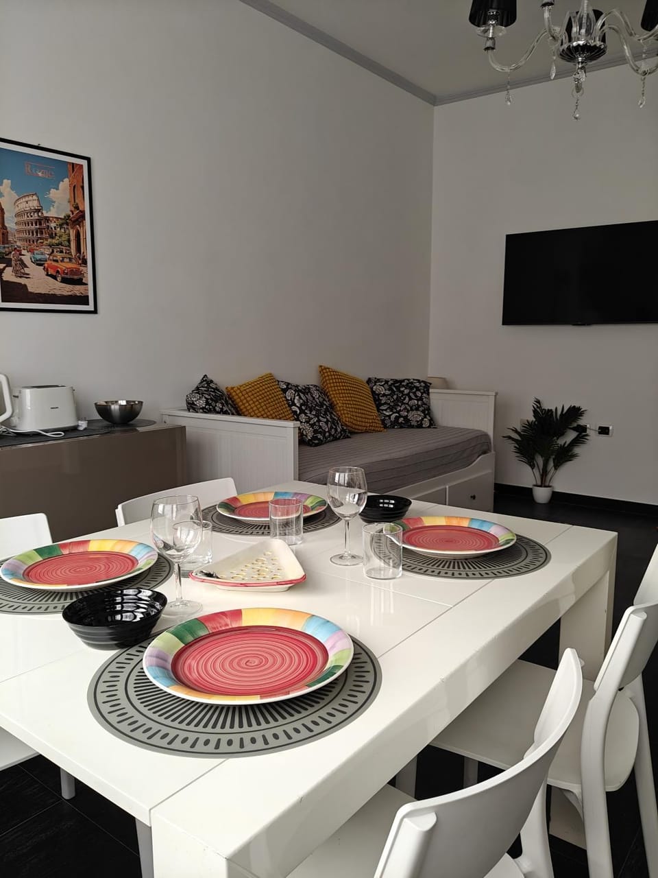 Communal lounge/ TV room, TV and multimedia, Dining area