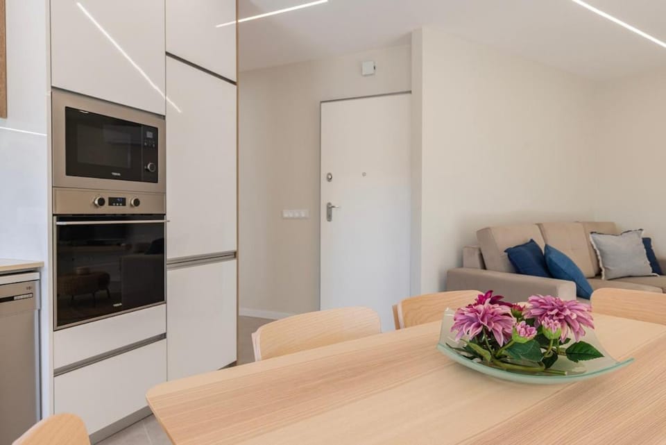Kitchen or kitchenette, Living room, Seating area, Dining area, oven, stove