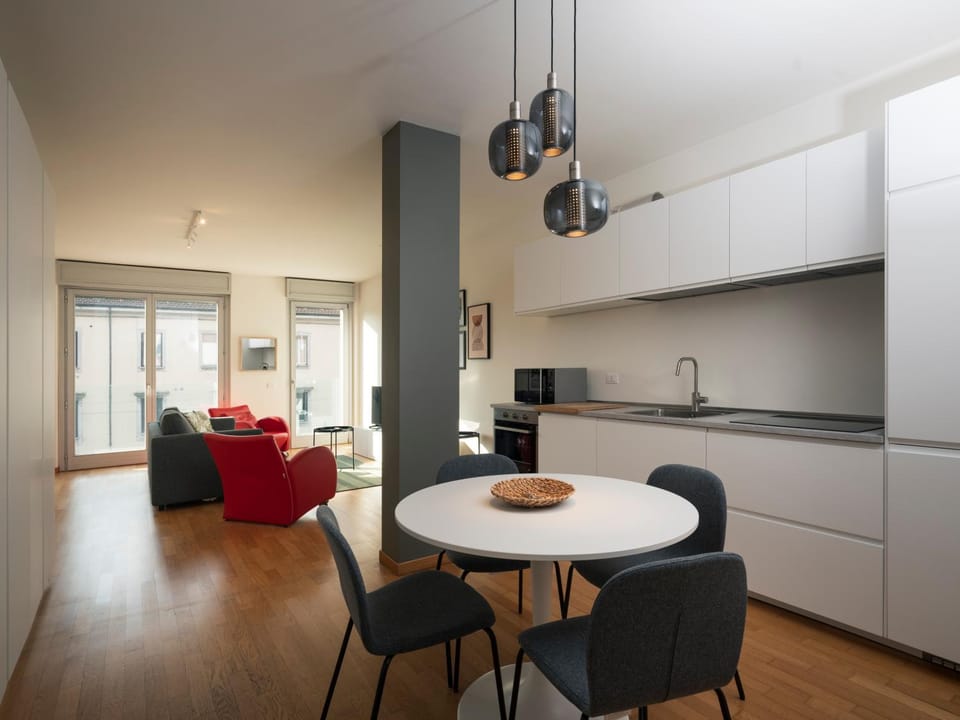 Kitchen or kitchenette, Dining area
