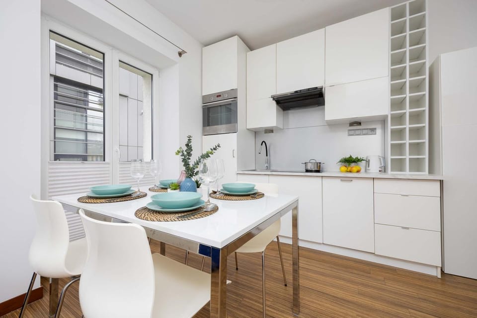 Kitchen or kitchenette, Dining area, stove