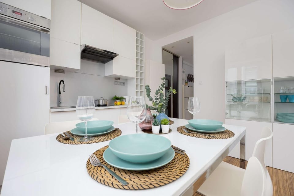 Kitchen or kitchenette, Dining area, stove