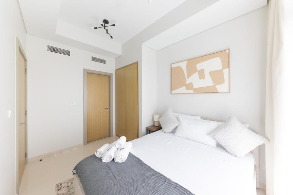 Cozy 2BR in Business Bay, Aykon Tower Apartment in Dubai