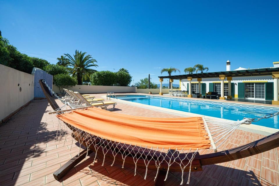 Swimming pool, sunbed
