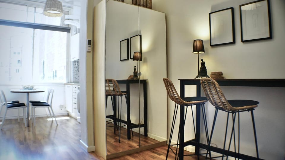 Kitchen or kitchenette, Seating area, Dining area
