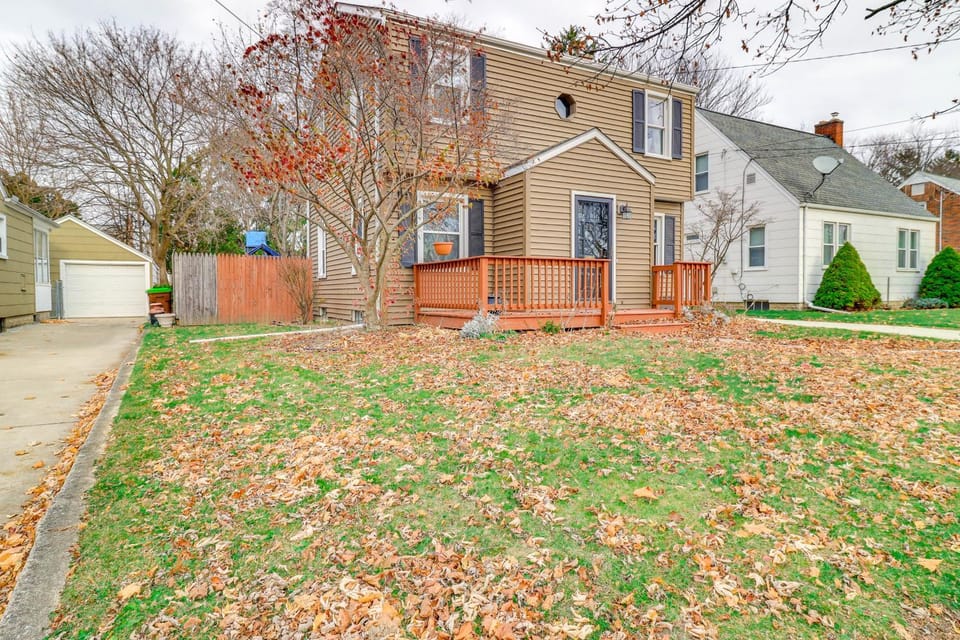 Walk to Adrian College Family Home in Michigan House in Ohio