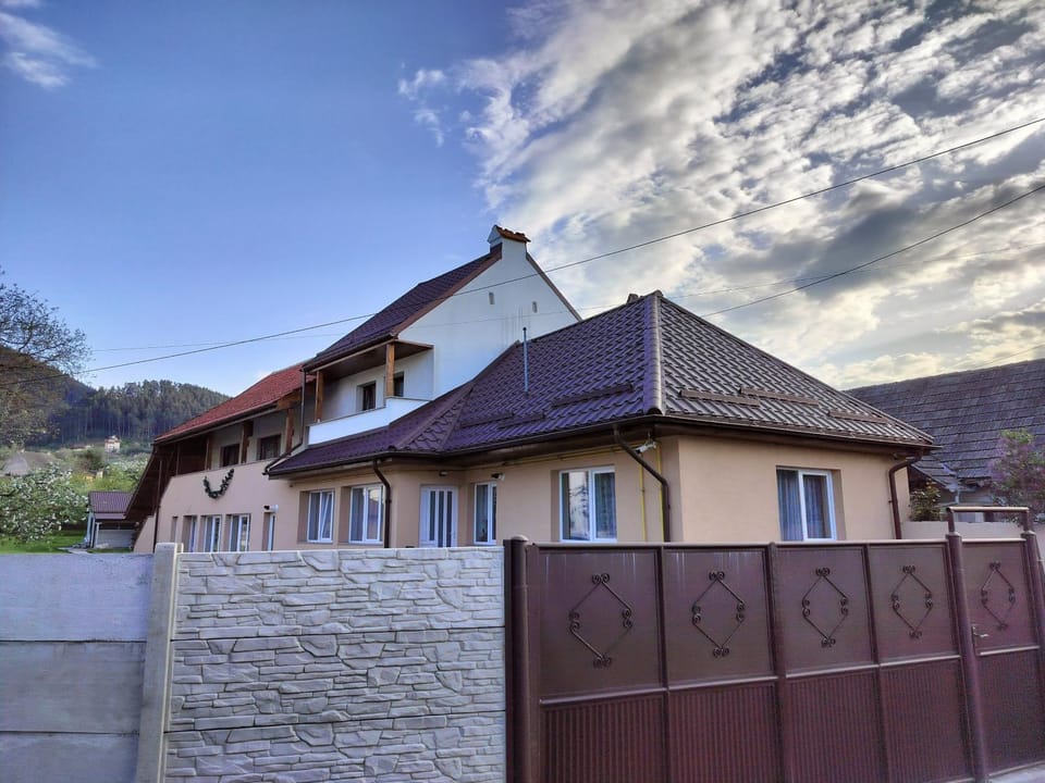 Property building, Day, Natural landscape, Mountain view