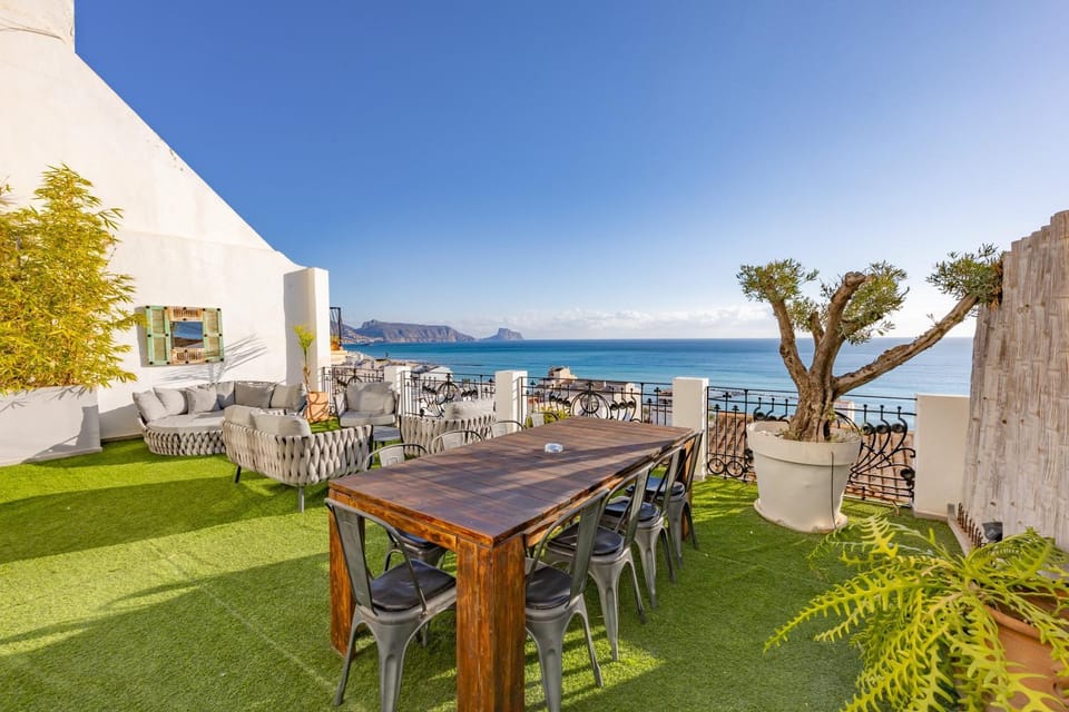 Property building, Balcony/Terrace, Living room