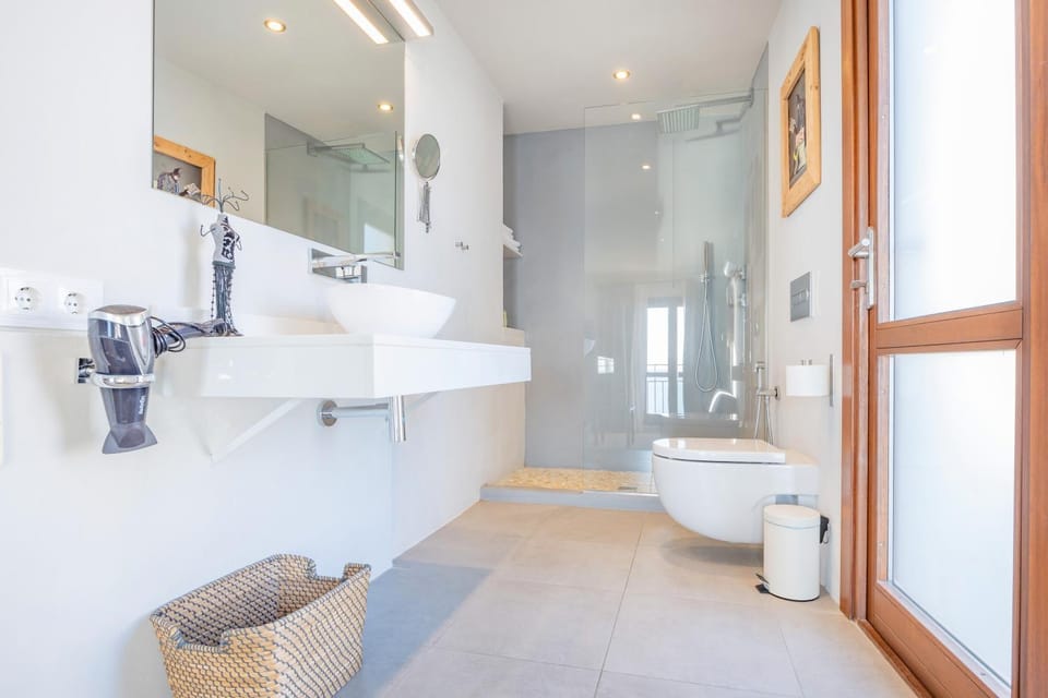 Bathroom, Living room