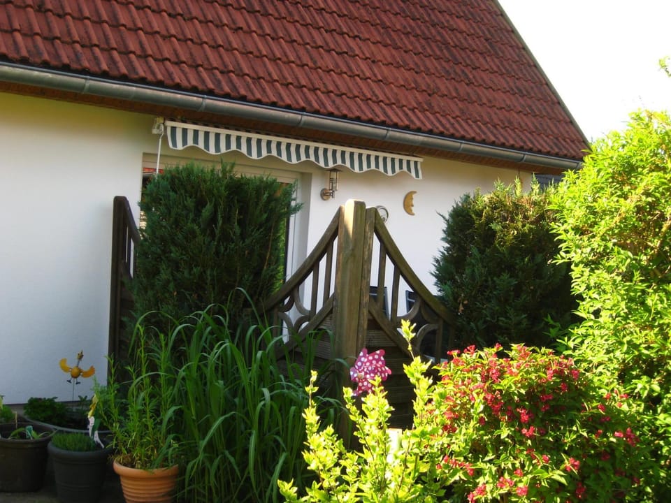 Patio, Facade/entrance, Garden, Balcony/Terrace, On site