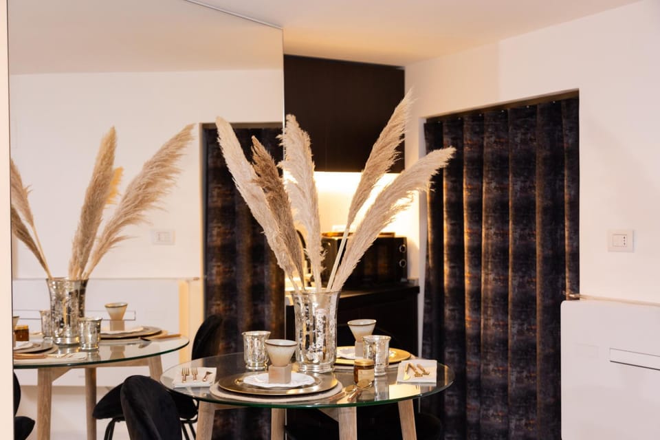 LOFT SUITE FEMmE NOIR ''LA REGGIA'' Apartment in Caserta