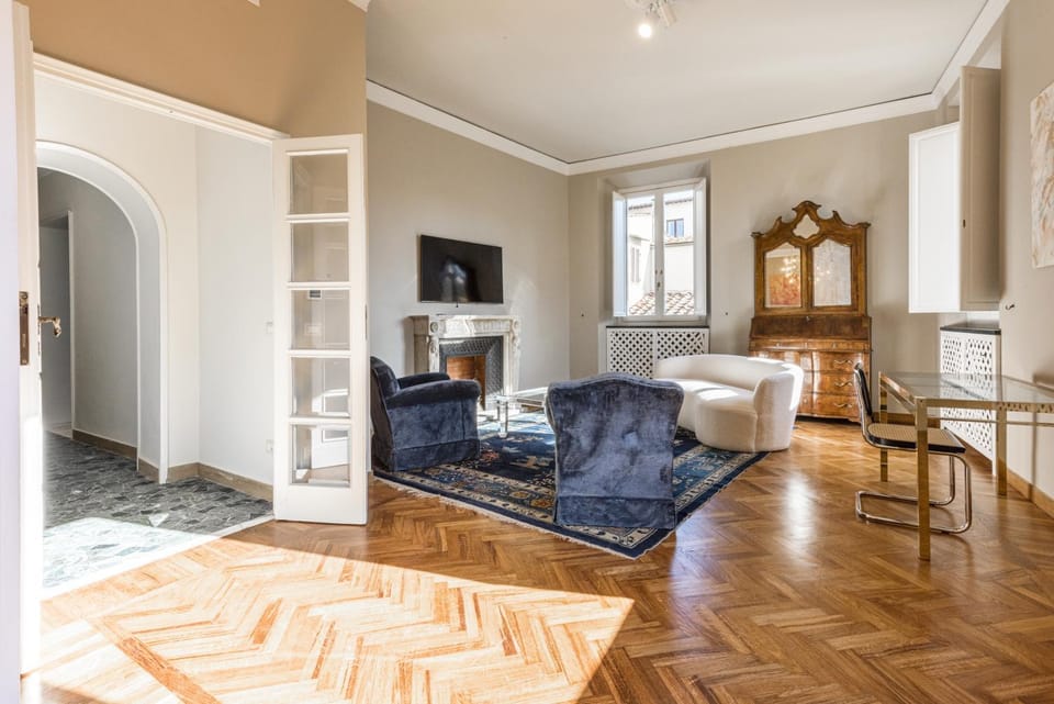 Communal lounge/ TV room, TV and multimedia, Living room, Seating area, Evening entertainment