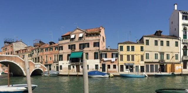 Property building, Neighbourhood