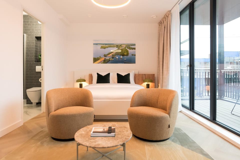 Photo of the whole room, Seating area, Bedroom