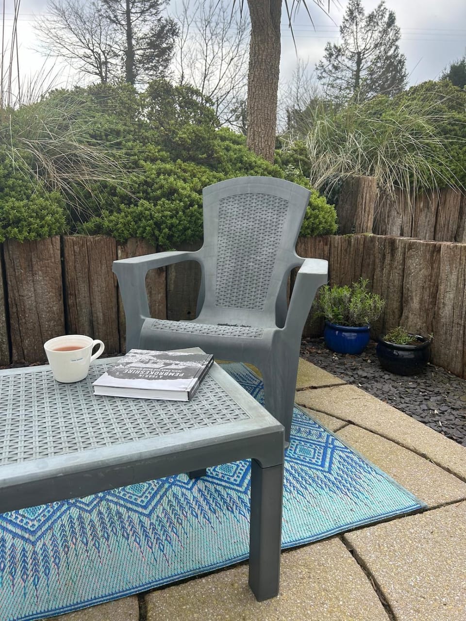 Patio, Day, Garden, Seating area