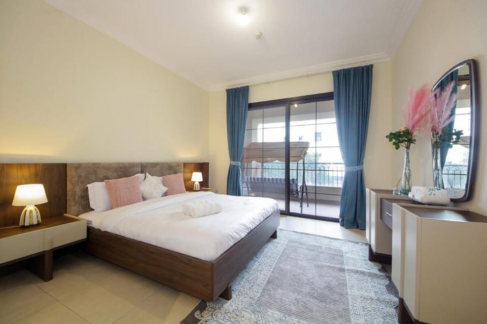 Modern 1BR with Access to Pool and Gardens Apartment in Al Sharjah