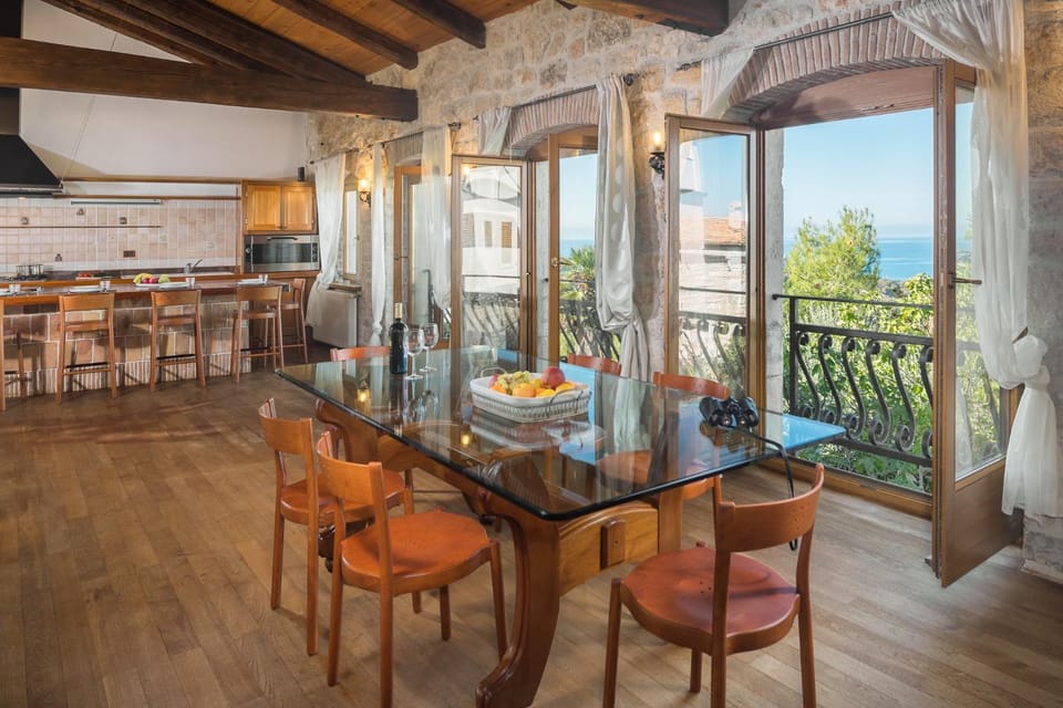 Natural landscape, View (from property/room), Kitchen or kitchenette, Dining area