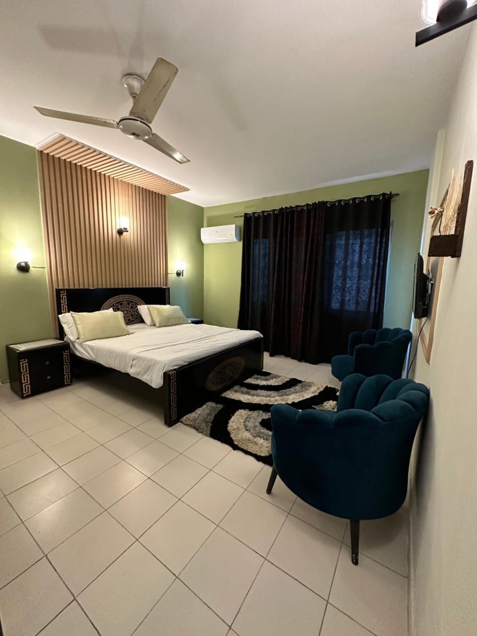 Bed, Photo of the whole room, Bedroom