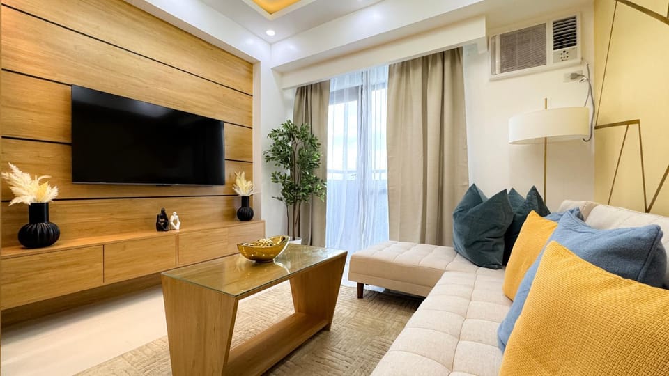 Communal lounge/ TV room, TV and multimedia, Living room, Seating area, Evening entertainment