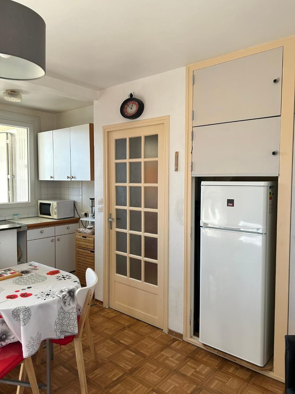 Kitchen or kitchenette, oven, stove