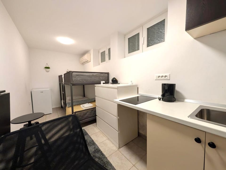 Kitchen or kitchenette, bunk bed