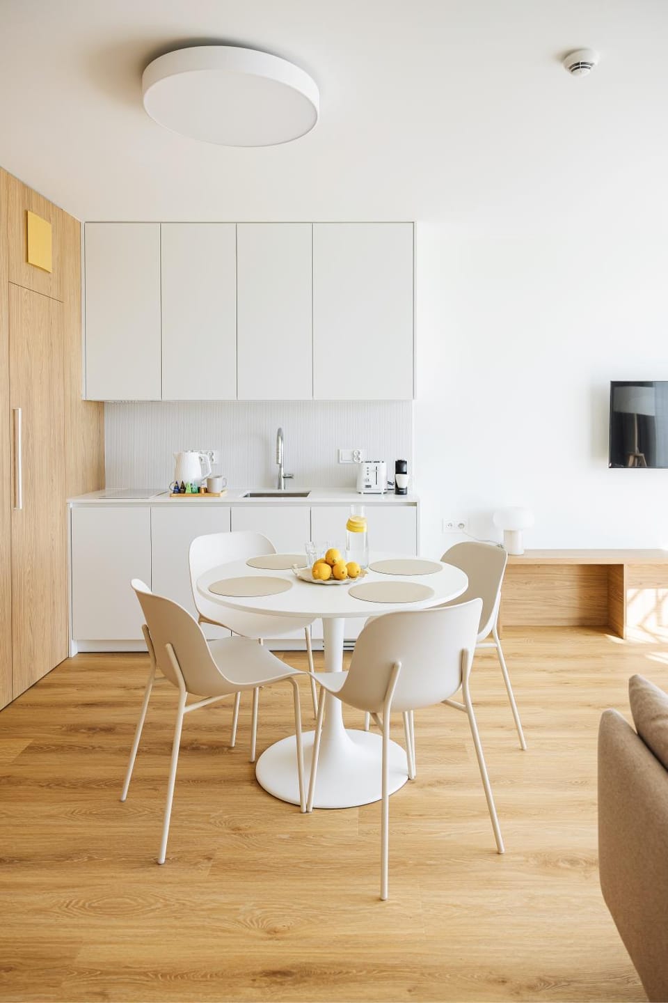 Kitchen or kitchenette, Seating area, Dining area