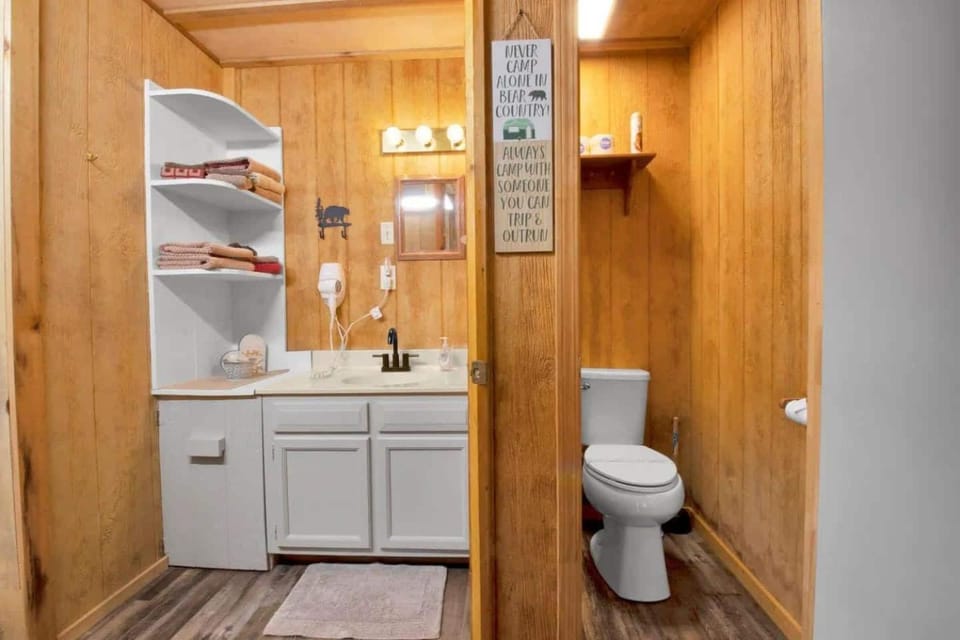 Toilet, Bathroom, towels