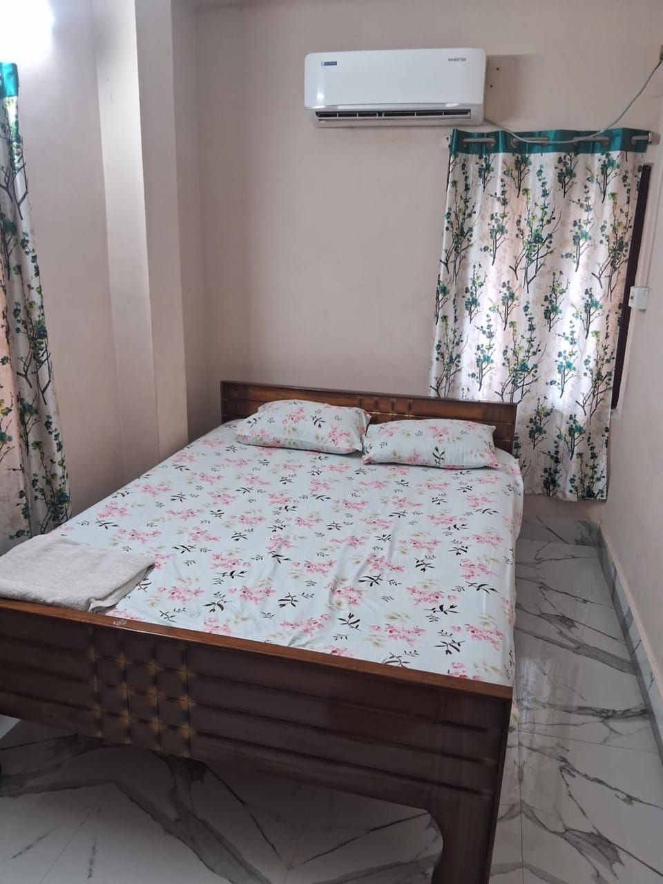 Elegant Homestay, Baghajatin Gangulybagan Apartment in Kolkata