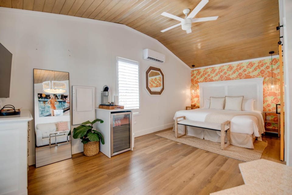 Citrus Queen at Custom House Inn Apartment in Key West