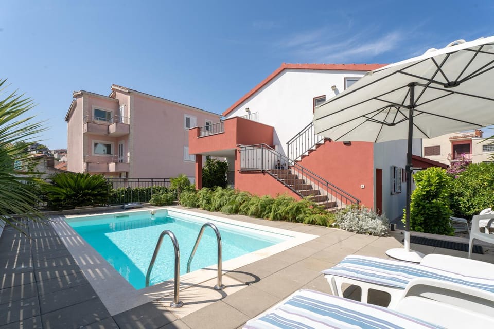 Patio, Day, Pool view, Swimming pool, sunbed
