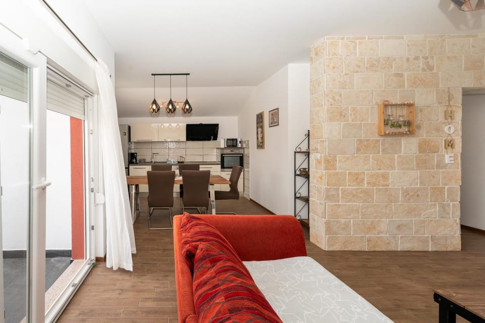 Kitchen or kitchenette, Living room, Seating area, Dining area, oven, stove