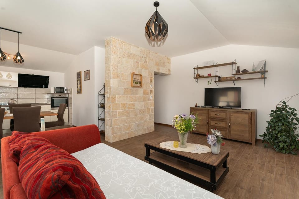 Communal lounge/ TV room, TV and multimedia, Living room, Seating area, Dining area