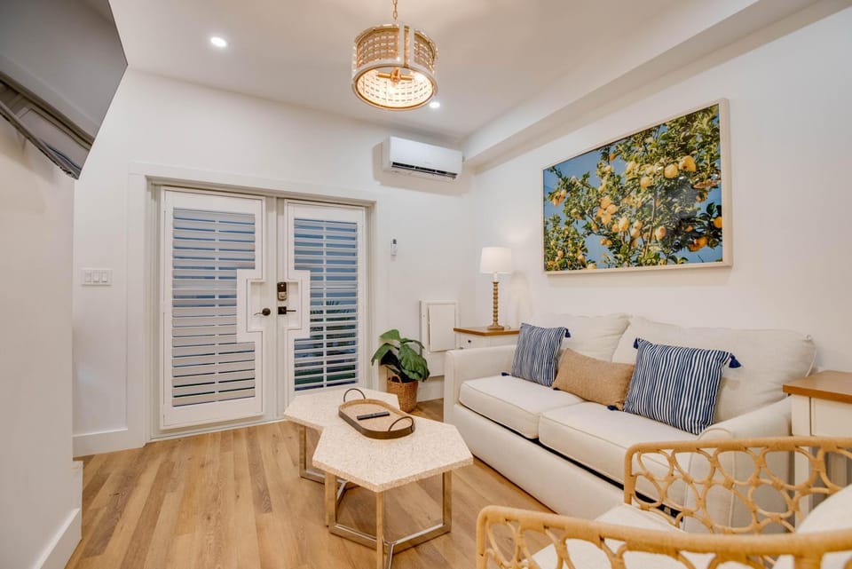 Sunshine State at Custom House Inn Apartment in Key West