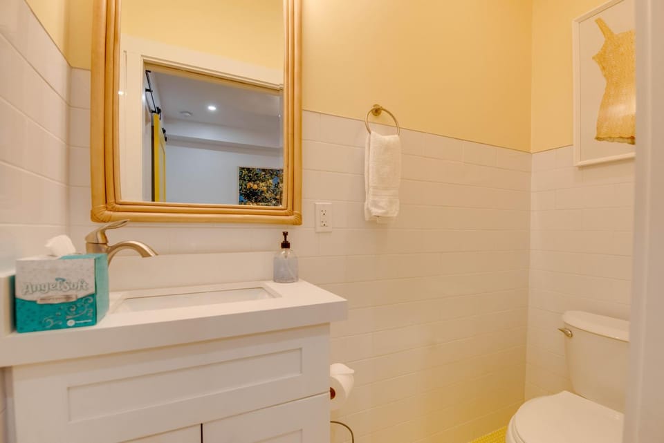 Sunshine State at Custom House Inn Apartment in Key West