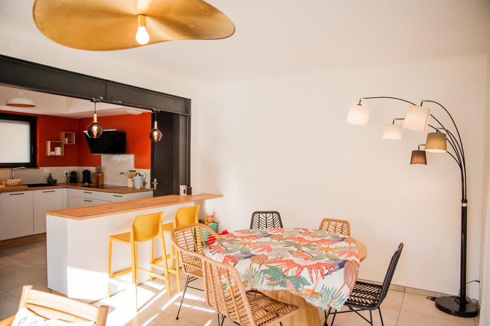 Dining area, Garden view, kitchen