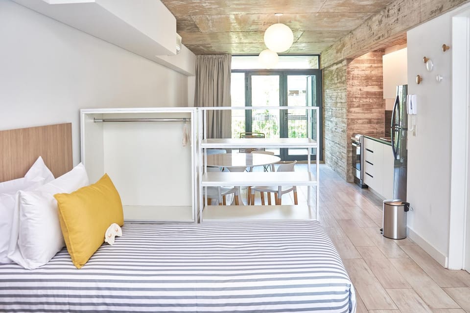 Bed, Kitchen or kitchenette, Living room, Photo of the whole room, Bedroom