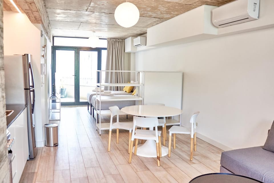 Kitchen or kitchenette, Living room, Seating area, Dining area, air conditioner