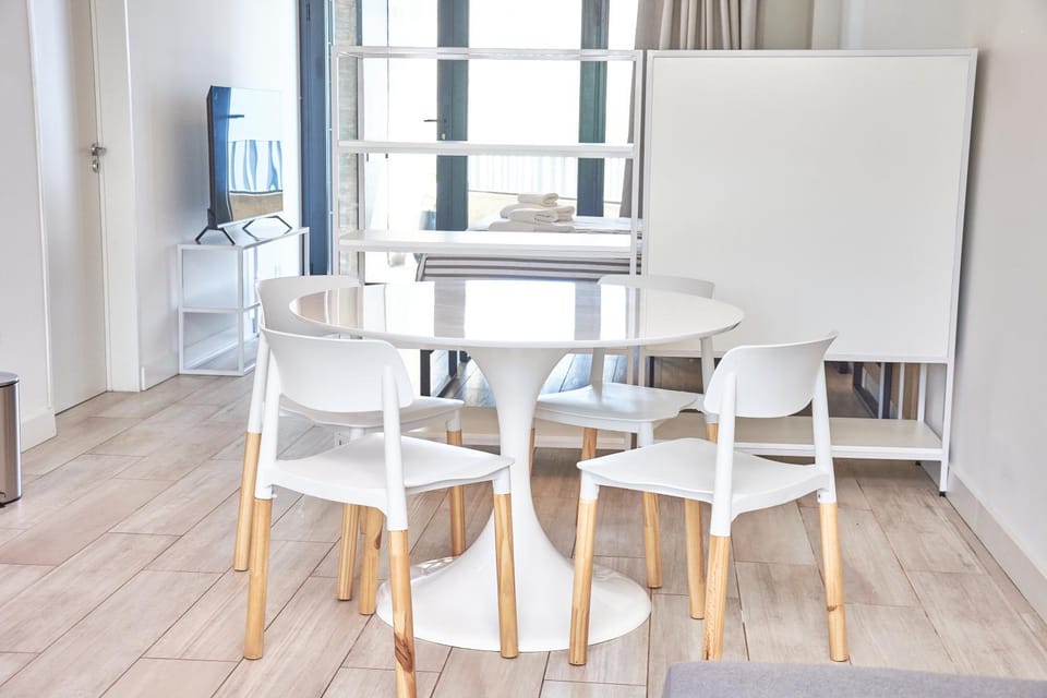 TV and multimedia, Kitchen or kitchenette, Dining area