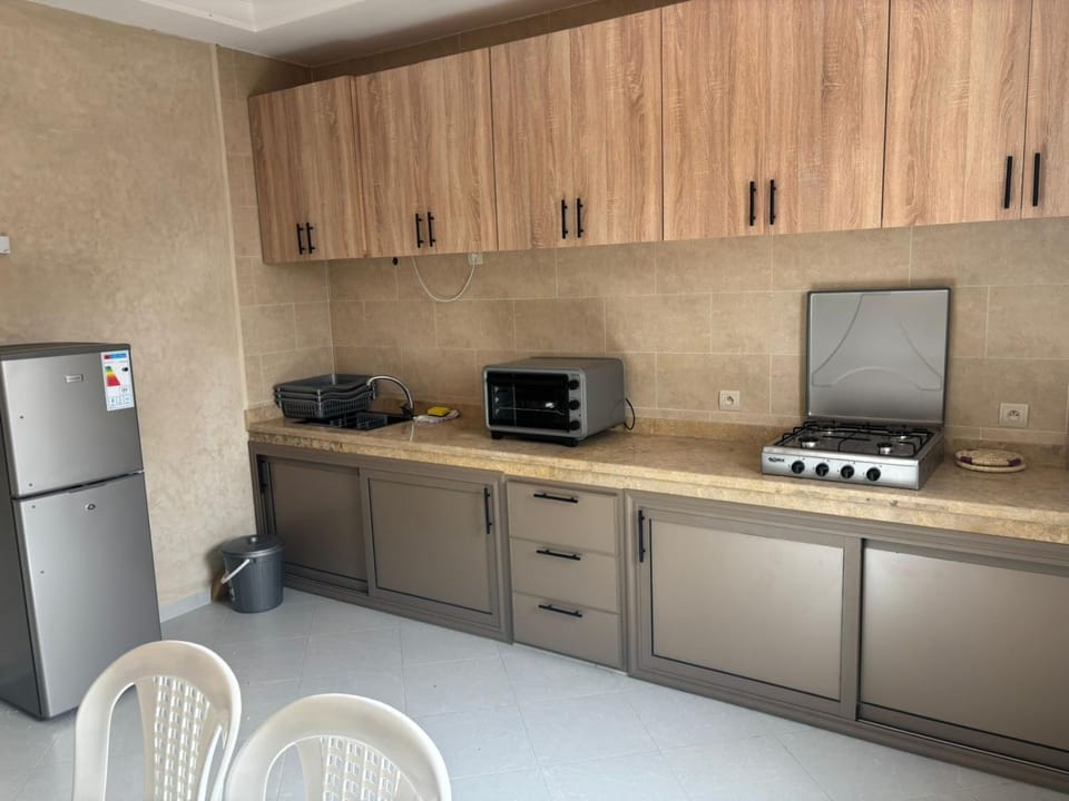 Kitchen or kitchenette, oven, stove