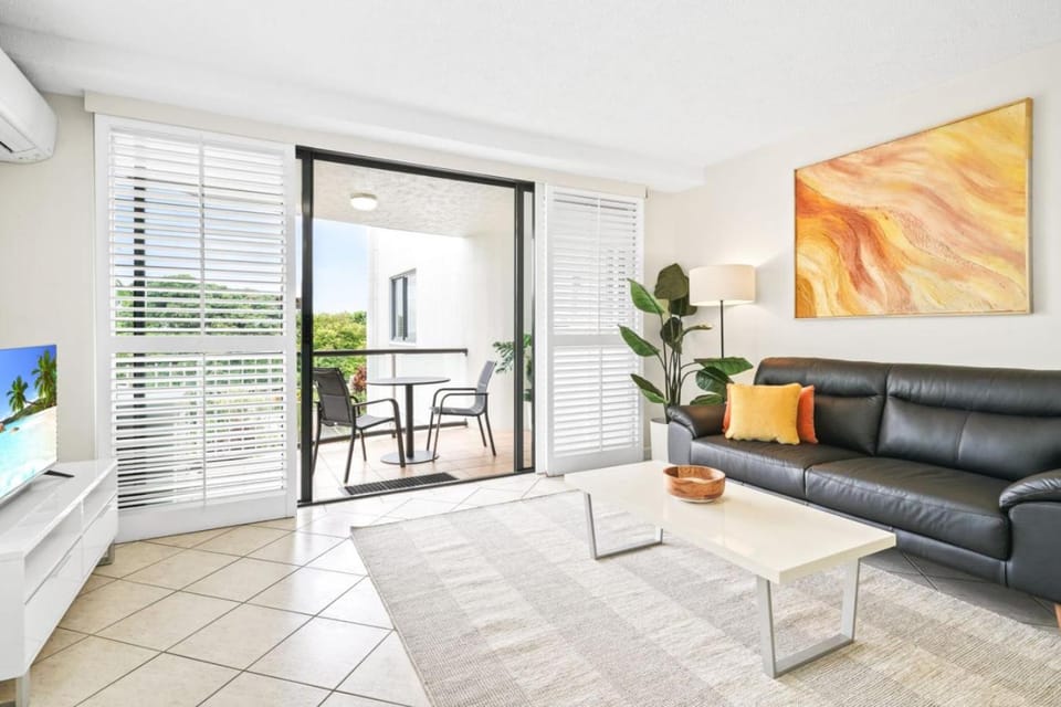 Tropical Tides at Cairns Esplanade Apartment in Cairns