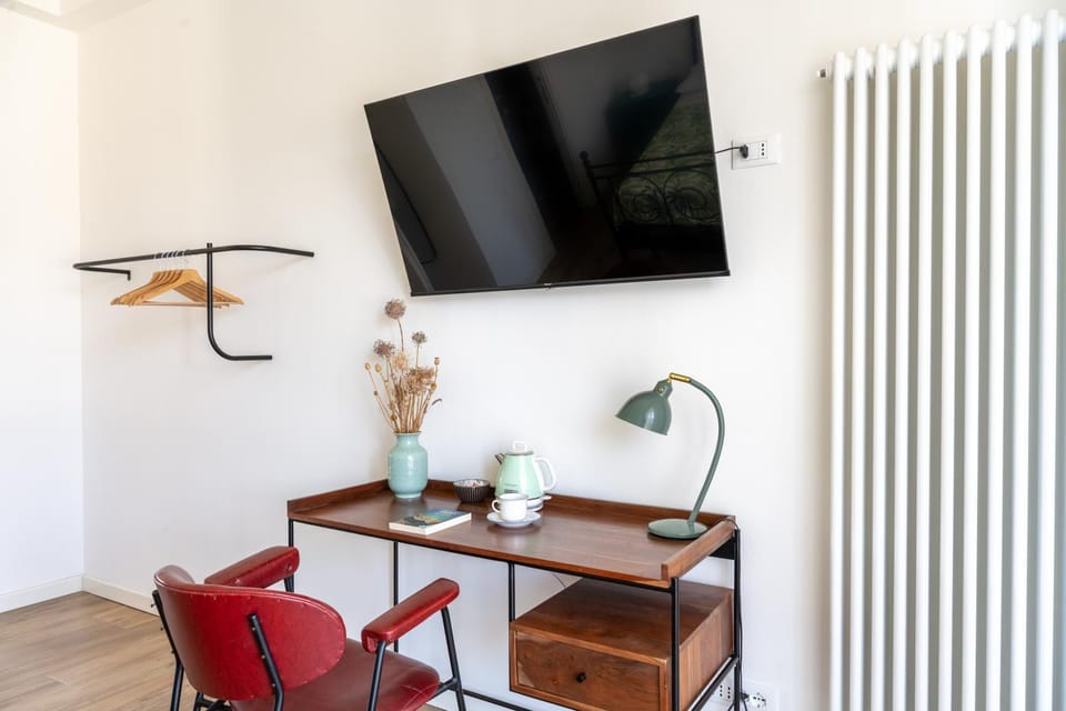 Camera Matrimoniale con bagno privato-struttura condivisa con Host-CASA ENEA Vacation rental in Florence