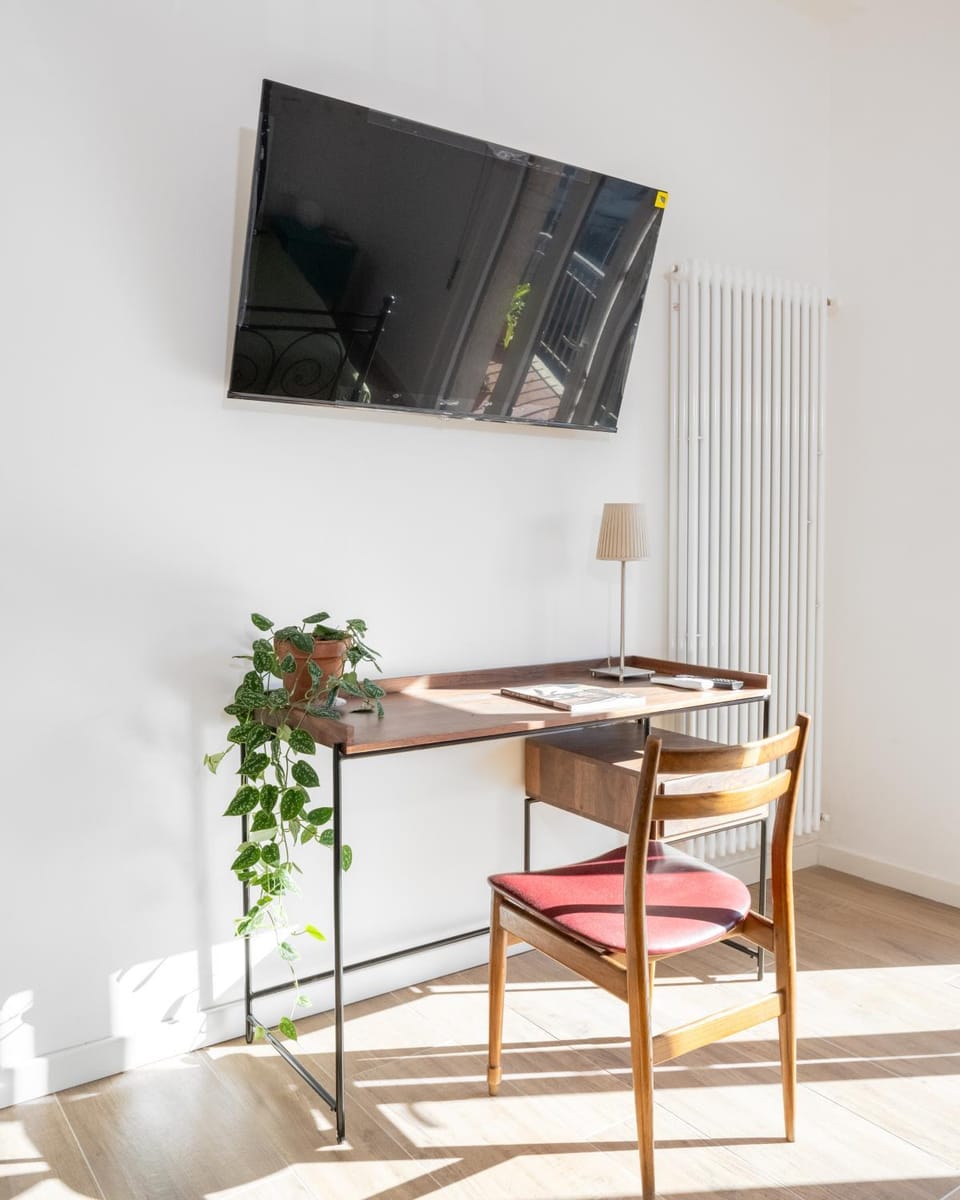 Camera Matrimoniale con bagno privato-struttura condivisa con Host-CASA ENEA Vacation rental in Florence