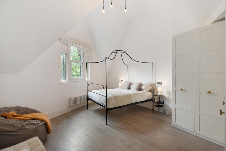 Bed, Photo of the whole room, Bedroom, wardrobe