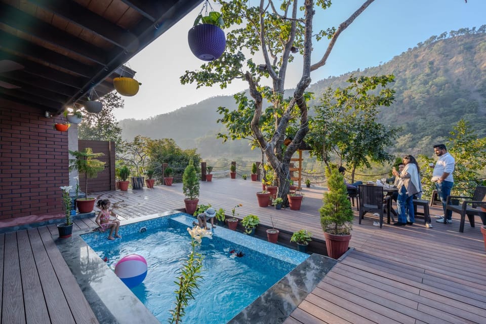 People, Pool view, Swimming pool, group of guests