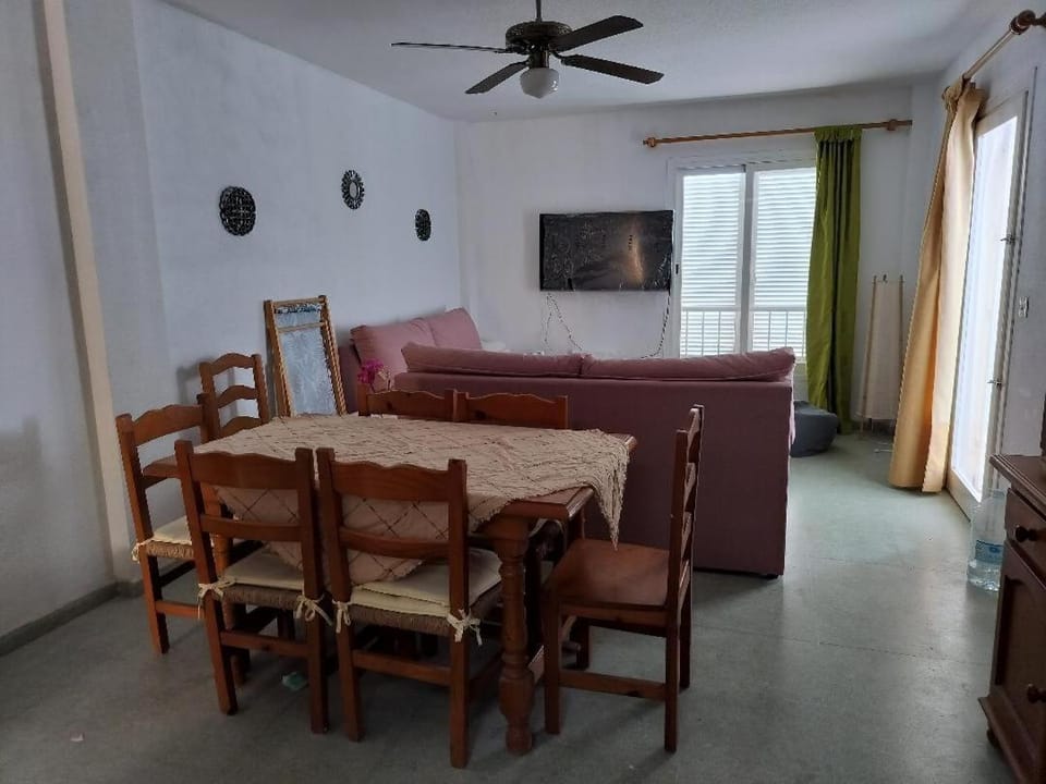 Communal lounge/ TV room, TV and multimedia, Living room, Seating area, Dining area, Evening entertainment