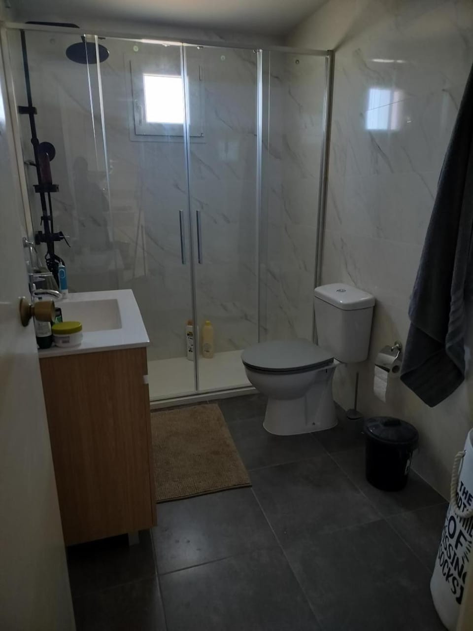 Shower, Toilet, Bathroom, Bath, towels