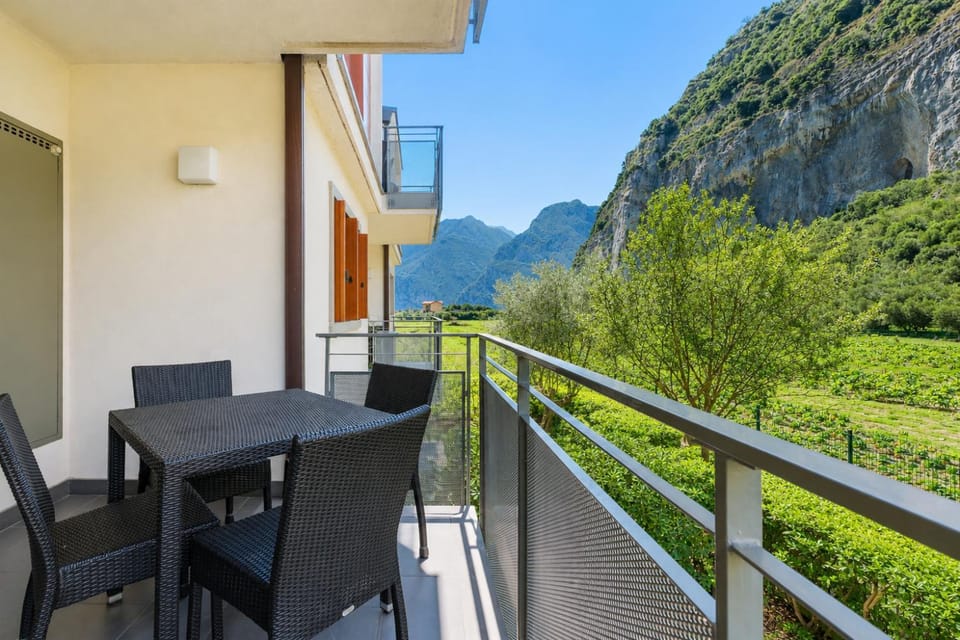 Day, Neighbourhood, Summer, View (from property/room), Balcony/Terrace, Dining area, Mountain view
