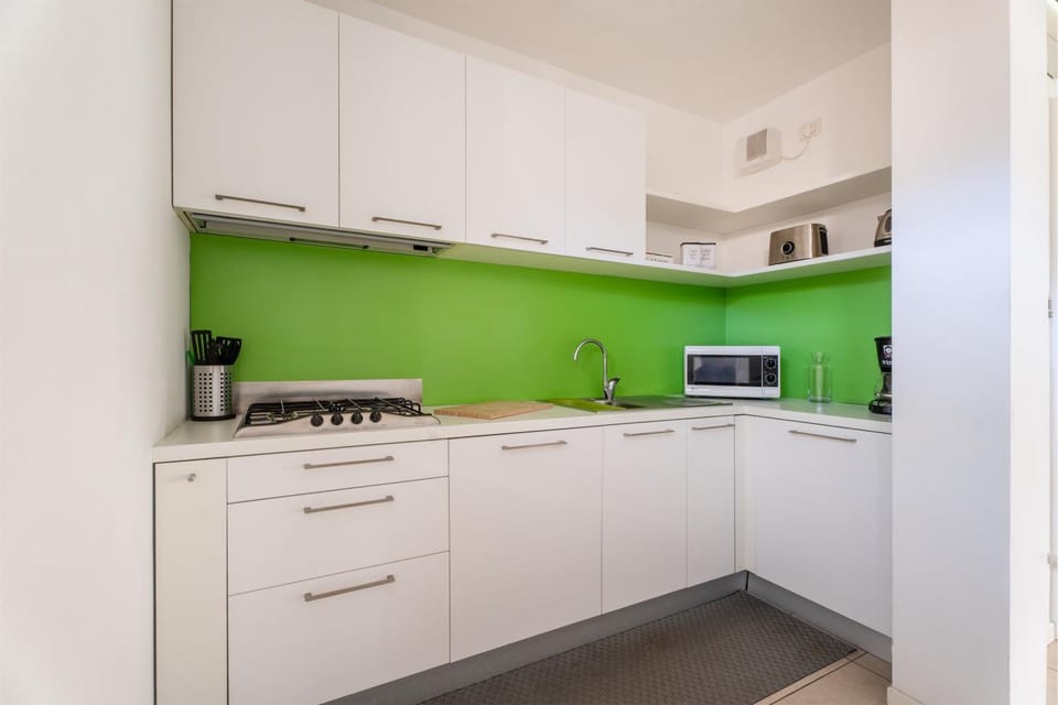 Kitchen or kitchenette, dishwasher, stove