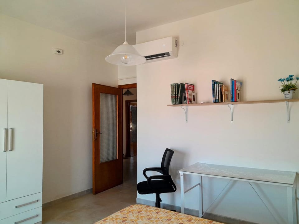 Bedroom, wardrobe, air conditioner